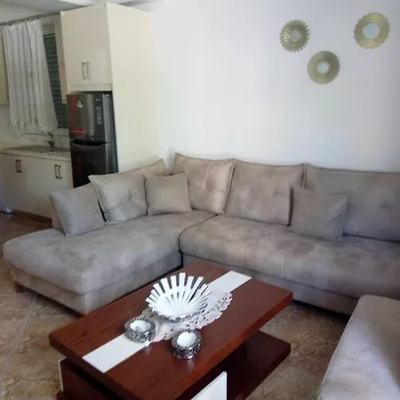 Ajlins Holidays Hause Vakantiehuis